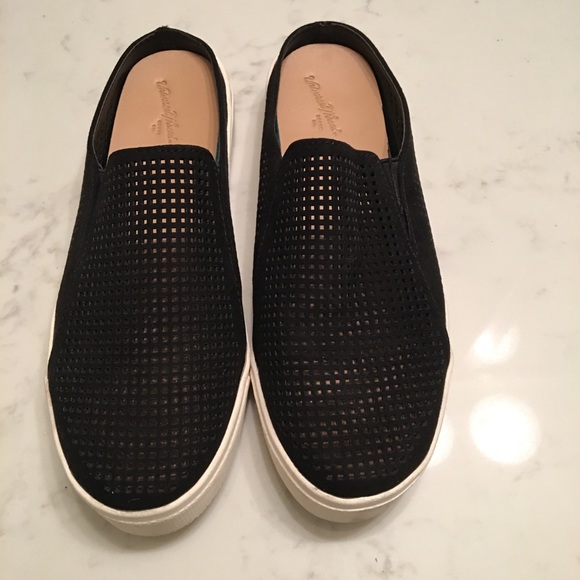 Universal Threads Sneakers - Picture 1 of 6